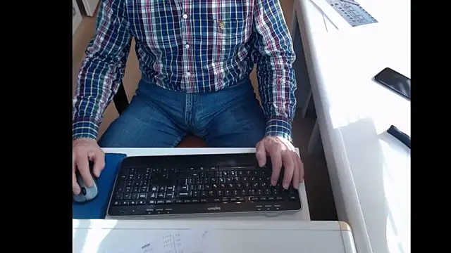 Snapshot of dutchpornking chatting on 03/06/25, 11:47 dutchpornking online show from 03/06/25, 11:47