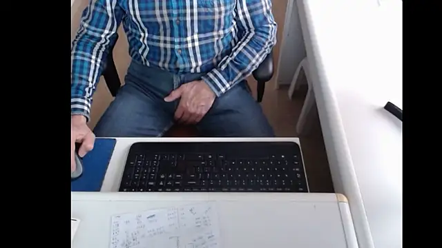 Snapshot of dutchpornking chatting on 03/11/25, 07:48 dutchpornking online show from 03/11/25, 07:48