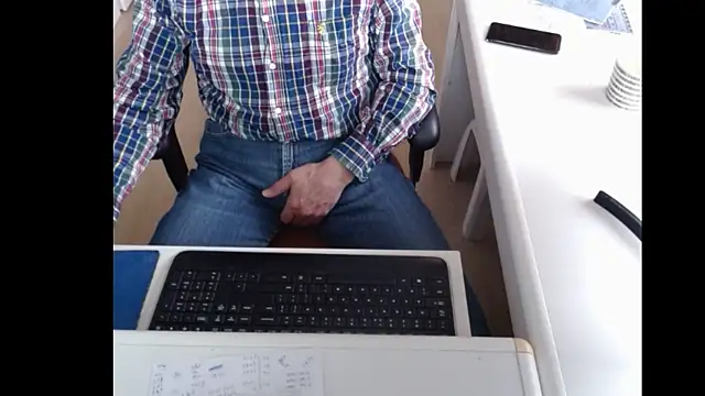 Snapshot of dutchpornking chatting on 03/11/25, 11:23 dutchpornking online show from 03/11/25, 11:23