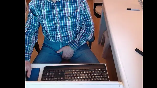Snapshot of dutchpornking chatting on 03/12/25, 05:28 dutchpornking online show from 03/12/25, 05:28