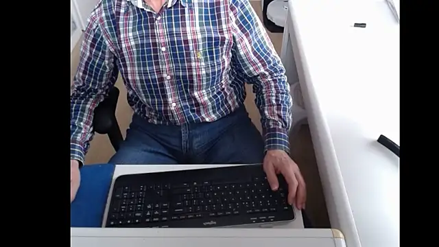 Snapshot of dutchpornking chatting on 03/13/25, 02:23 dutchpornking online show from 03/13/25, 02:23