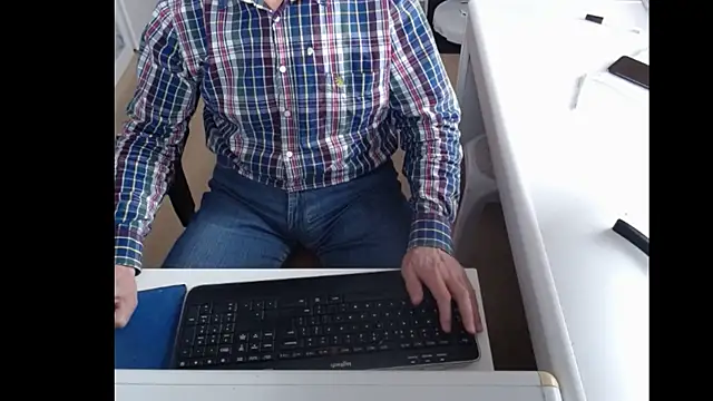 Snapshot of dutchpornking chatting on 03/14/25, 11:34 dutchpornking online show from 03/14/25, 11:34