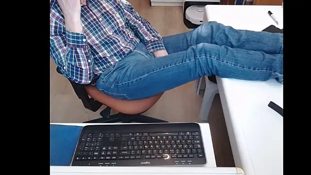 Snapshot of dutchpornking chatting on 03/15/25, 01:29 dutchpornking online show from 03/15/25, 01:29