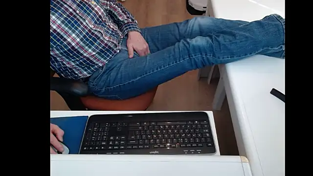Snapshot of dutchpornking chatting on 03/16/25, 04:01 dutchpornking online show from 03/16/25, 04:01