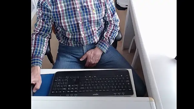 Snapshot of dutchpornking chatting on 03/17/25, 07:46 dutchpornking online show from 03/17/25, 07:46