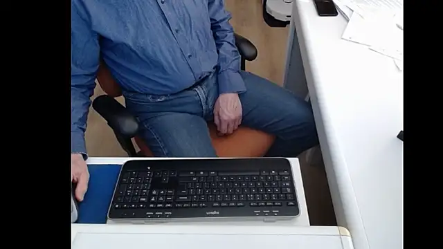 Snapshot of dutchpornking chatting on 03/18/25, 03:21 dutchpornking online show from 03/18/25, 03:21