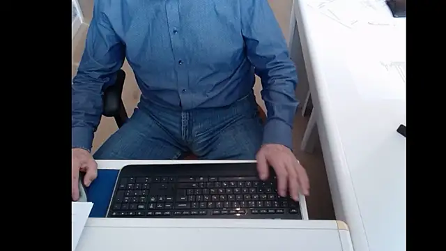Snapshot of dutchpornking chatting on 03/21/25, 02:40 dutchpornking online show from 03/21/25, 02:40