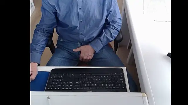 Snapshot of dutchpornking chatting on 03/22/25, 08:40 dutchpornking online show from 03/22/25, 08:40