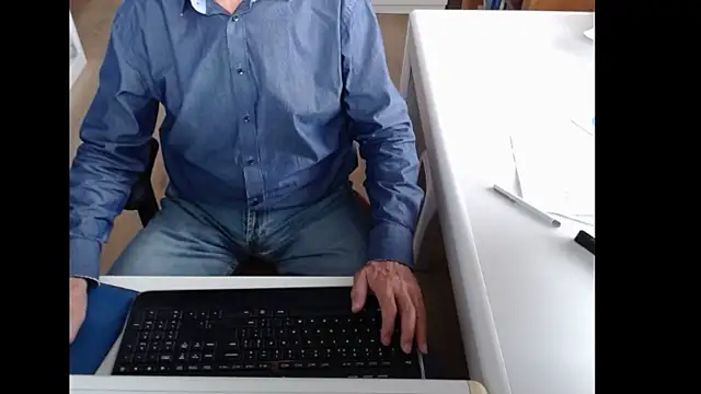 Snapshot of dutchpornking chatting on 09/17/25, 08:49 dutchpornking online show from 09/17/25, 08:49