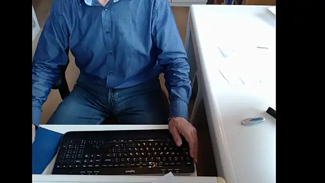 Snapshot of dutchpornking chatting on 09/18/25, 06:48 dutchpornking online show from 09/18/25, 06:48