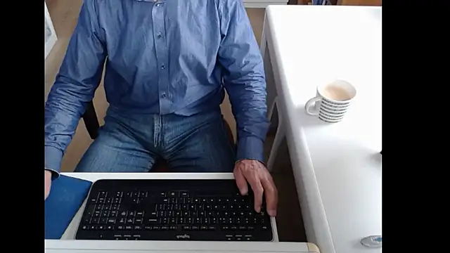 Snapshot of dutchpornking chatting on 10/02/25, 07:59 dutchpornking online show from 10/02/25, 07:59