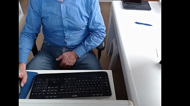 Snapshot of dutchpornking chatting on 10/09/25, 07:39 dutchpornking online show from 10/09/25, 07:39