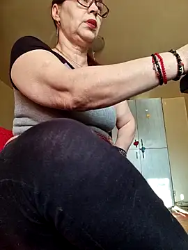 Snapshot of Chriss_Tinaa chatting on 05/19/26, 04:30 Chriss Tinaa online show from 05/19/26, 04:30
