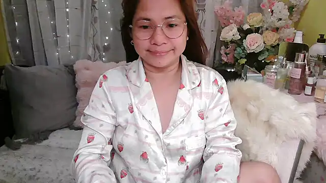 Snapshot of OhmyPinay chatting on 07/13/26, 02:25 OhmyPinay online show from 07/13/26, 02:25