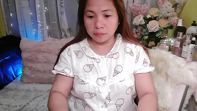 Snapshot of OhmyPinay chatting on 07/14/26, 12:57 OhmyPinay online show from 07/14/26, 12:57