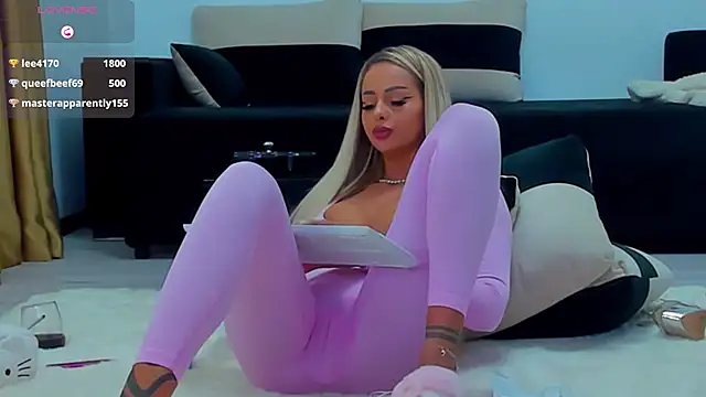 Snapshot of MelanieLexxx chatting on 01/01/25, 09:20 MelanieLexxx online show from 01/01/25, 09:20