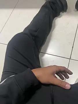 Snapshot of luciferdxm5 chatting on 02/24/25, 03:44 luciferdxm5 online show from 02/24/25, 03:44