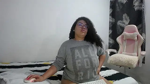 mabigomez00 online show from 02/13/26, 09:27