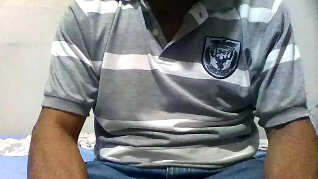 Snapshot of SAFADINHO-25 chatting on 01/01/25, 03:45 SAFADINHO-25 online show from 01/01/25, 03:45