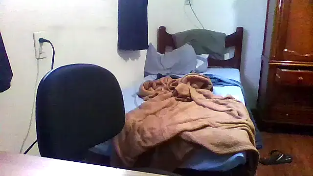 Snapshot of SAFADINHO-25 chatting on 02/04/25, 09:10 SAFADINHO-25 online show from 02/04/25, 09:10