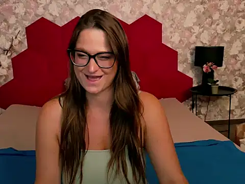 Snapshot of VictoriaCage chatting on 05/31/26, 03:30 VictoriaCage online show from 05/31/26, 03:30