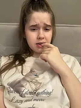 HornyGirlH online show from 04/05/26, 12:30