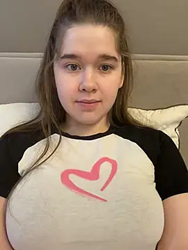 HornyGirlH online show from 04/24/26, 03:42