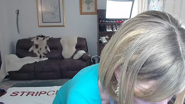 SindeeDix online show from 10/22/25, 07:13