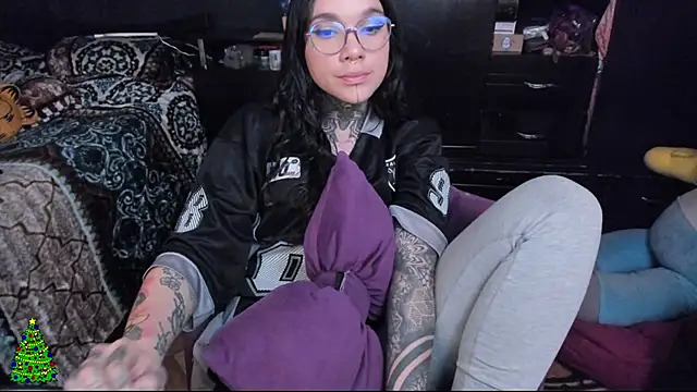 Snapshot of Lilmarieee chatting on 12/12/24, 11:14 Lilmarieee online show from 12/12/24, 11:14