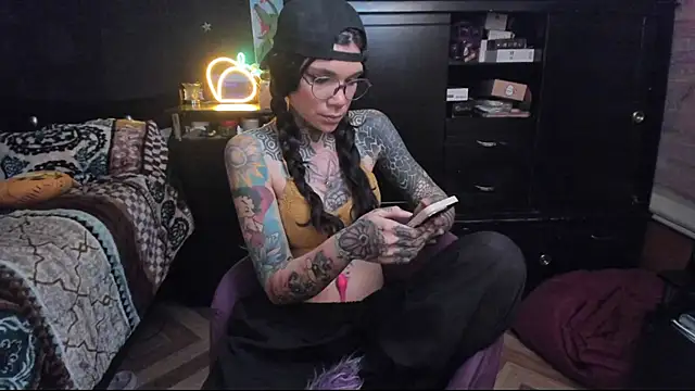 Snapshot of Lilmarieee chatting on 01/17/25, 01:36 Lilmarieee online show from 01/17/25, 01:36