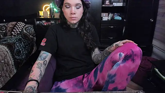 Snapshot of Lilmarieee chatting on 02/20/25, 10:26 Lilmarieee online show from 02/20/25, 10:26