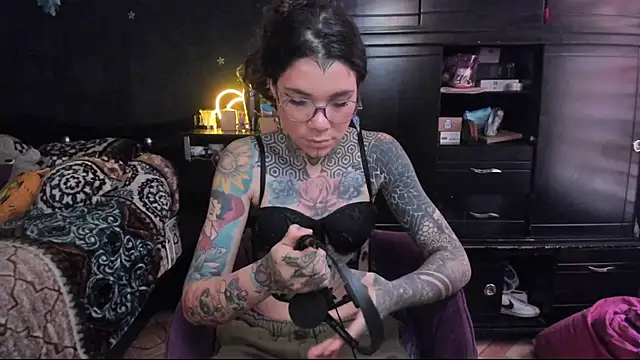 Snapshot of Lilmarieee chatting on 02/26/25, 03:19 Lilmarieee online show from 02/26/25, 03:19