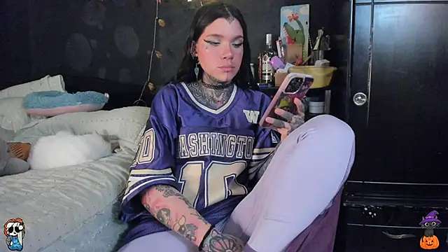 Snapshot of Lilmarieee chatting on 10/29/25, 10:44 Lilmarieee online show from 10/29/25, 10:44