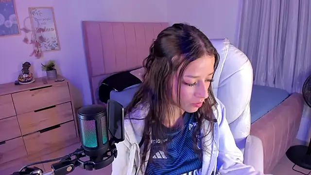 Amaia Daniells online show from 03/17/25, 03:36