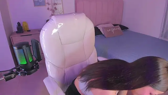 Amaia Daniells online show from 03/19/25, 03:30