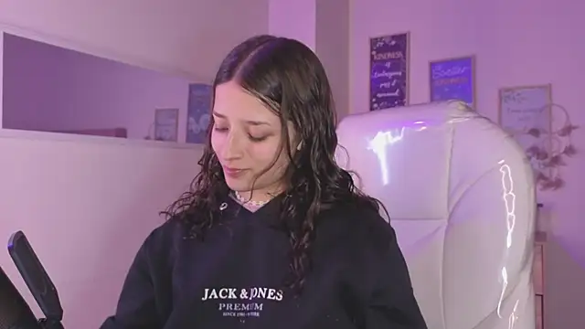 Amaia Daniells online show from 10/02/25, 03:24