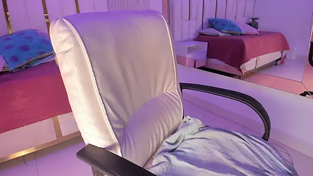 Snapshot of Meghan_stonne_ chatting on 01/18/26, 07:17 Meghan stonne online show from 01/18/26, 07:17