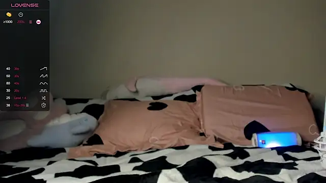 YaraAveiri online show from 01/24/25, 04:17