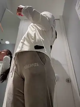 YOUR-KARINA online show from 12/28/24, 06:39