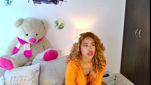 SarahCinnamon- online show from 07/10/26, 03:58