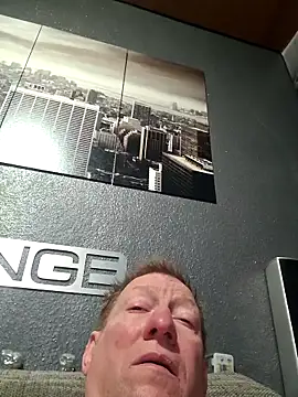 tomtom111111 online show from 12/05/25, 07:43