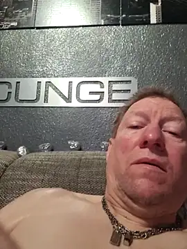 tomtom111111 online show from 01/17/26, 04:39