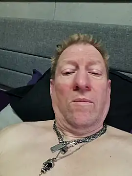 tomtom111111 online show from 03/04/26, 03:18