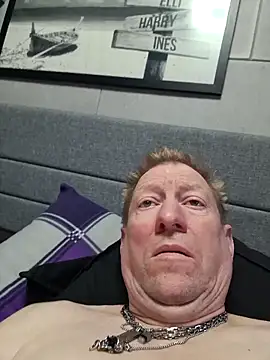 tomtom111111 online show from 03/05/26, 04:36