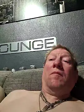 tomtom111111 online show from 03/18/26, 10:13