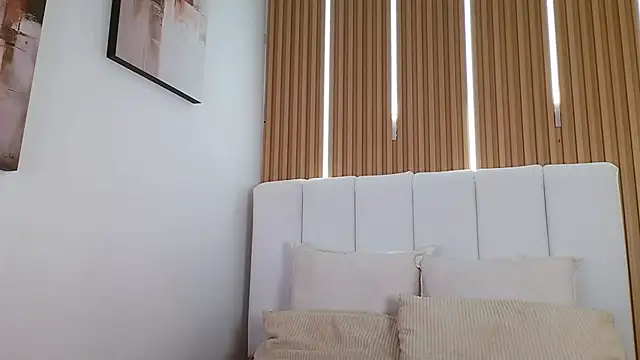 KimSensual  online show from 04/17/26, 12:30