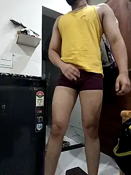 Snapshot of GYMBOY0071 chatting on 02/01/25, 04:54 GYMBOY0071 online show from 02/01/25, 04:54