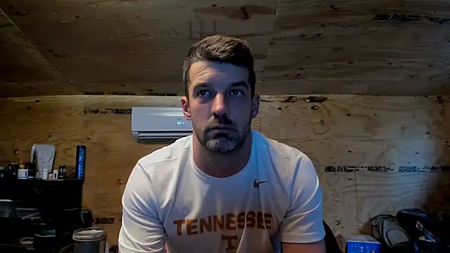 Snapshot of Kenny_Kyle chatting on 02/19/25, 09:58 Kenny Kyle online show from 02/19/25, 09:58