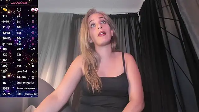 Snapshot of ateneamoon chatting on 10/08/25, 02:09 ateneamoon online show from 10/08/25, 02:09