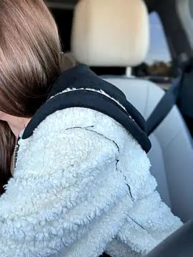 lunagirl13 online show from 10/28/25, 06:43